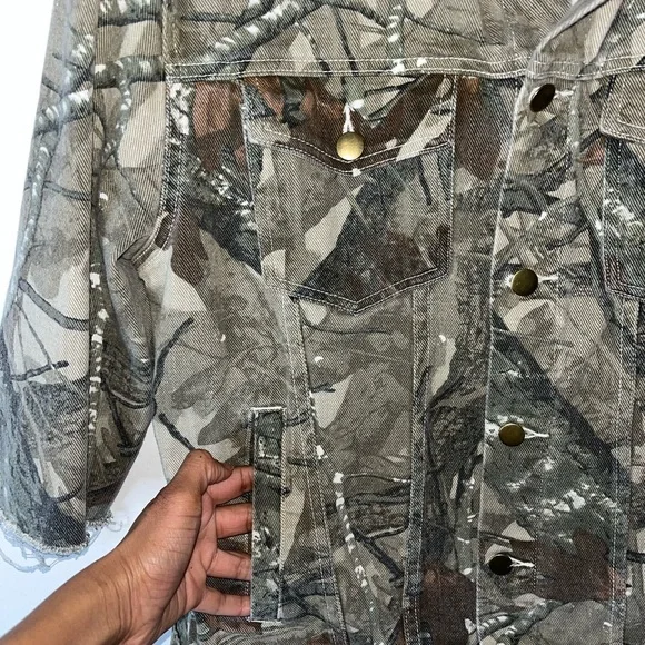 SHEIN RealTree Style Camo Raw Hem 3/4 Sleeve Gorpcore Trucker Denim Jacket- Sz M - Picture 6 of 9